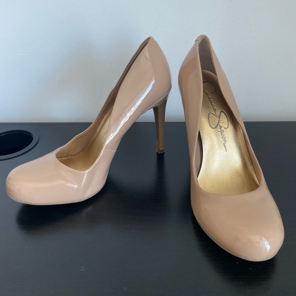Jessica Simpson Nude pumps